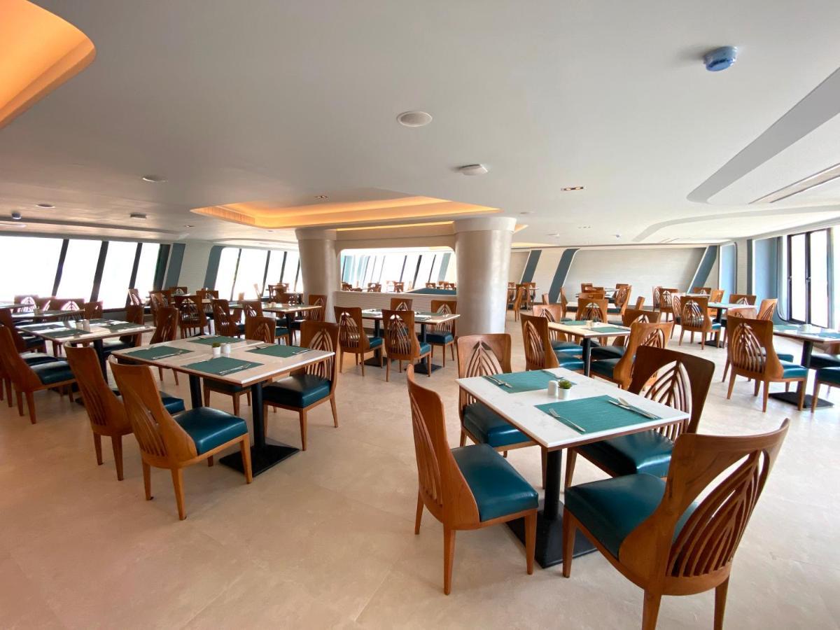 The Oceanic Sportel Phuket - Sha Extra Plus Екстер'єр фото The restaurant