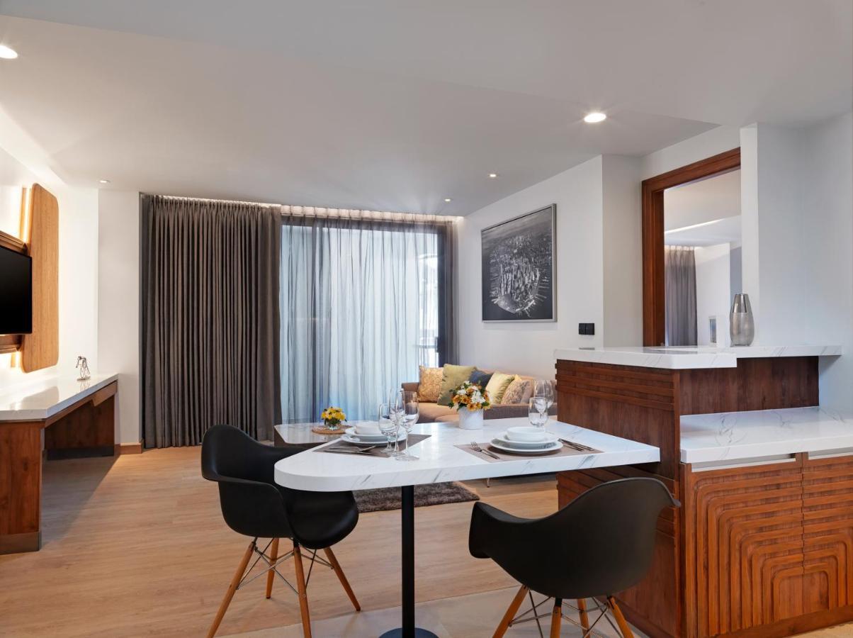 The Oceanic Sportel Phuket - Sha Extra Plus Екстер'єр фото A typical apartment interior
